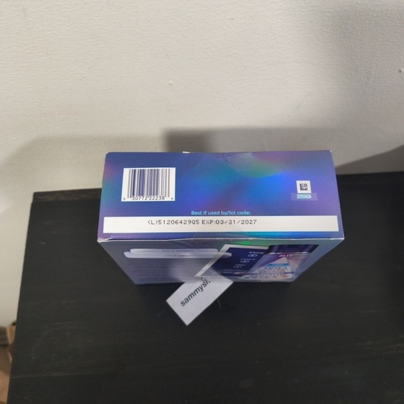 Crest 3D White Brilliance holiday smile teeth whitening gift box Toothpaste Mint - Picture 6 of 6